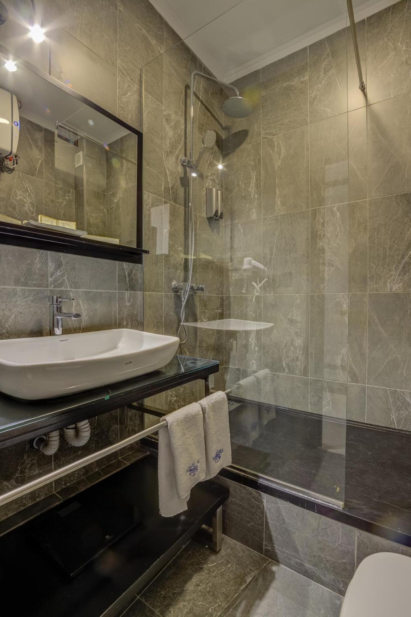 Hotel Lulu Бішкек Екстер'єр фото