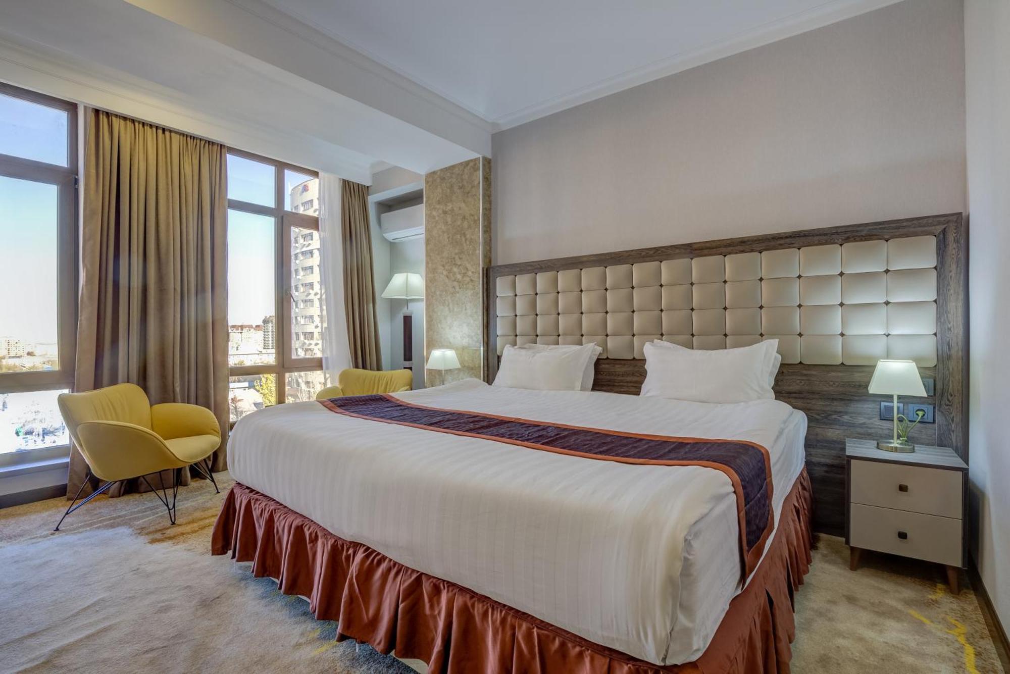 Hotel Lulu Бішкек Екстер'єр фото