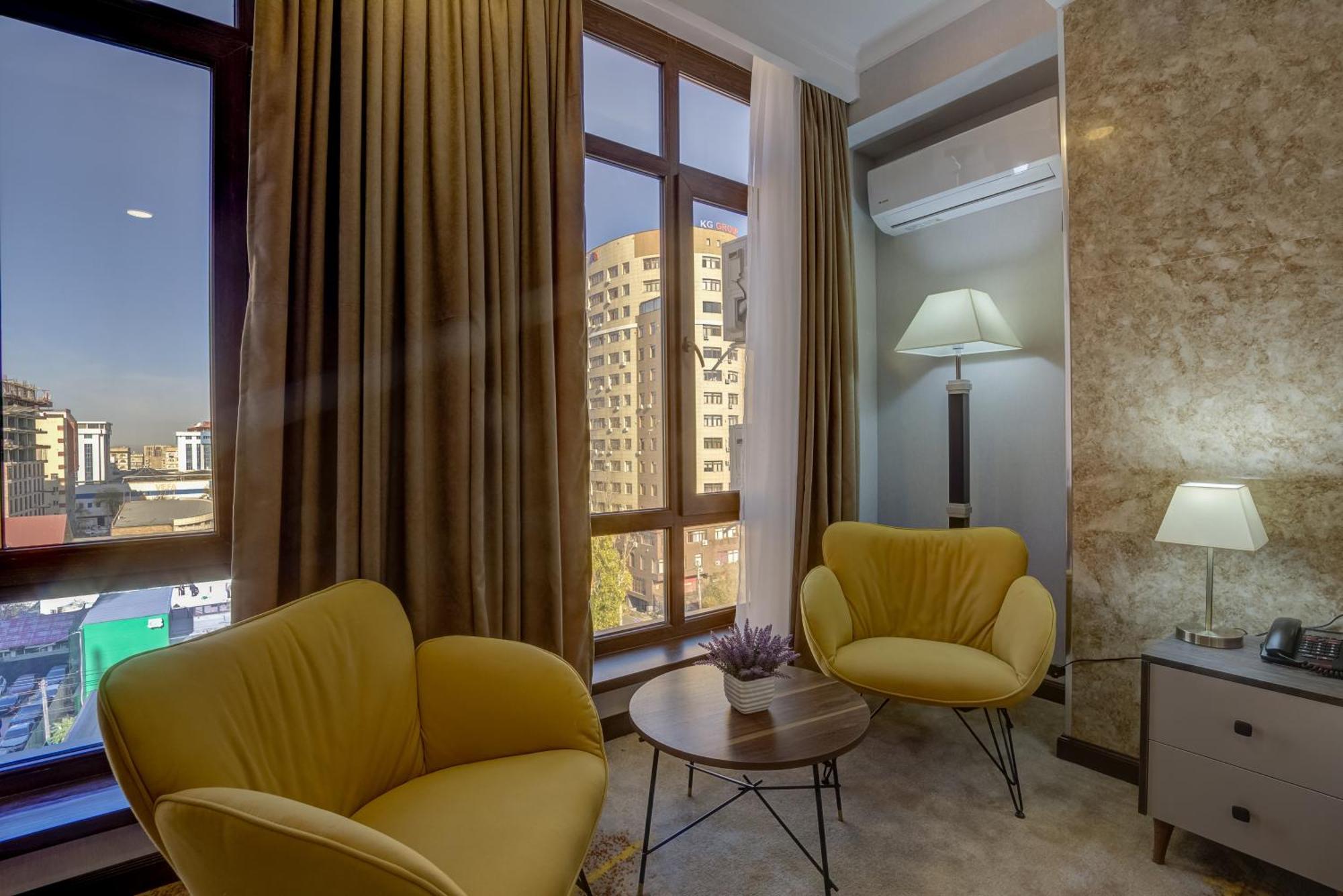 Hotel Lulu Бішкек Екстер'єр фото