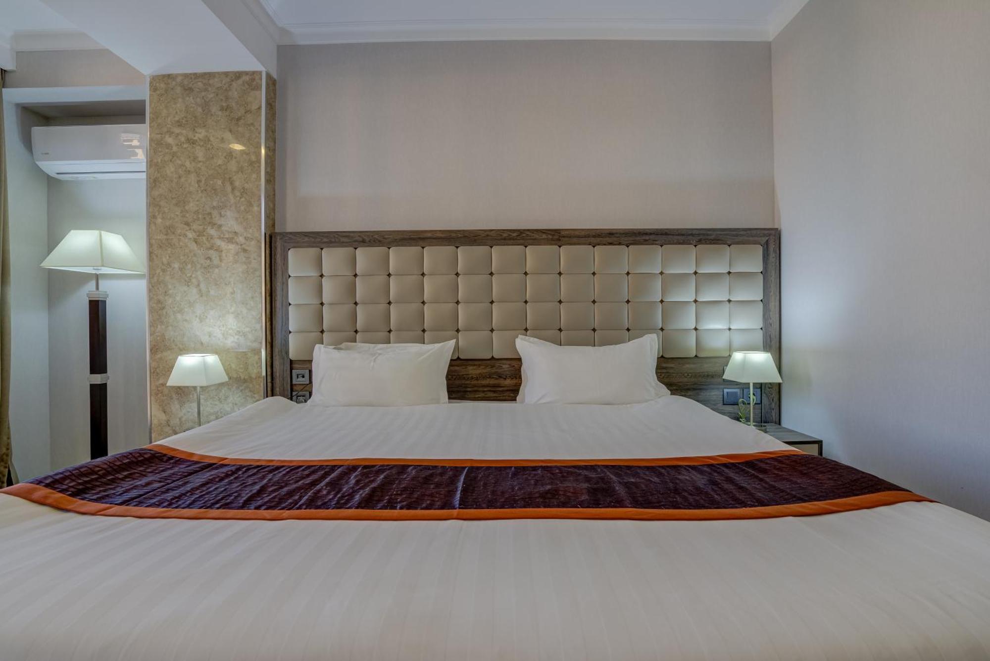 Hotel Lulu Бішкек Екстер'єр фото