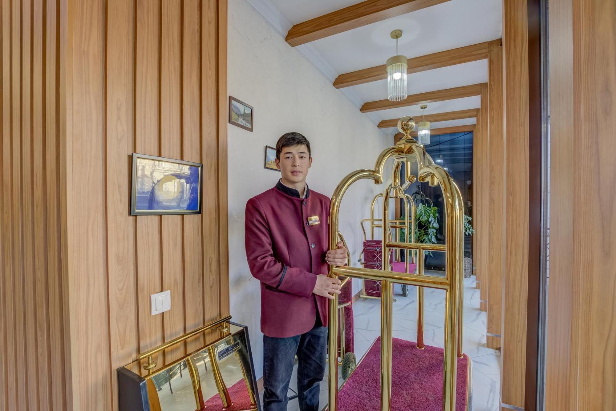 Hotel Lulu Бішкек Екстер'єр фото