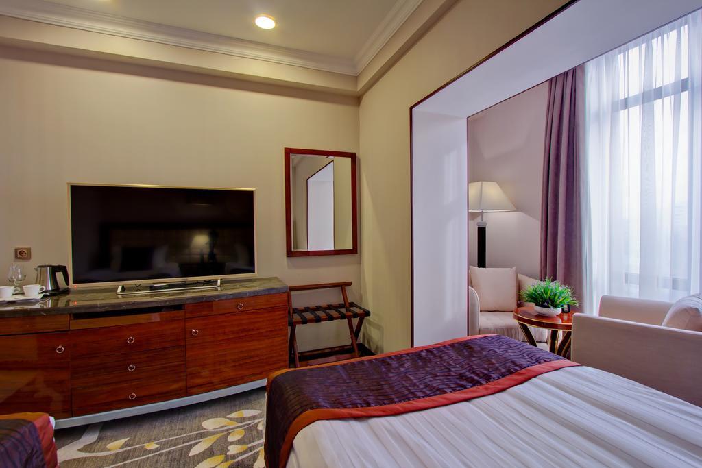 Hotel Lulu Бішкек Екстер'єр фото