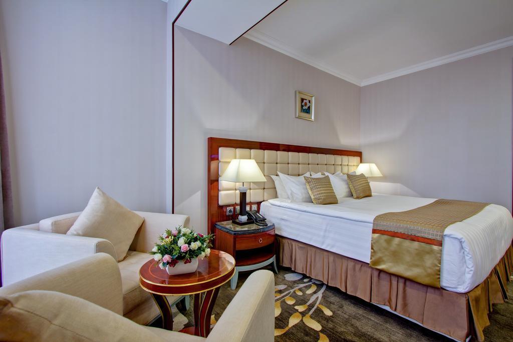 Hotel Lulu Бішкек Екстер'єр фото